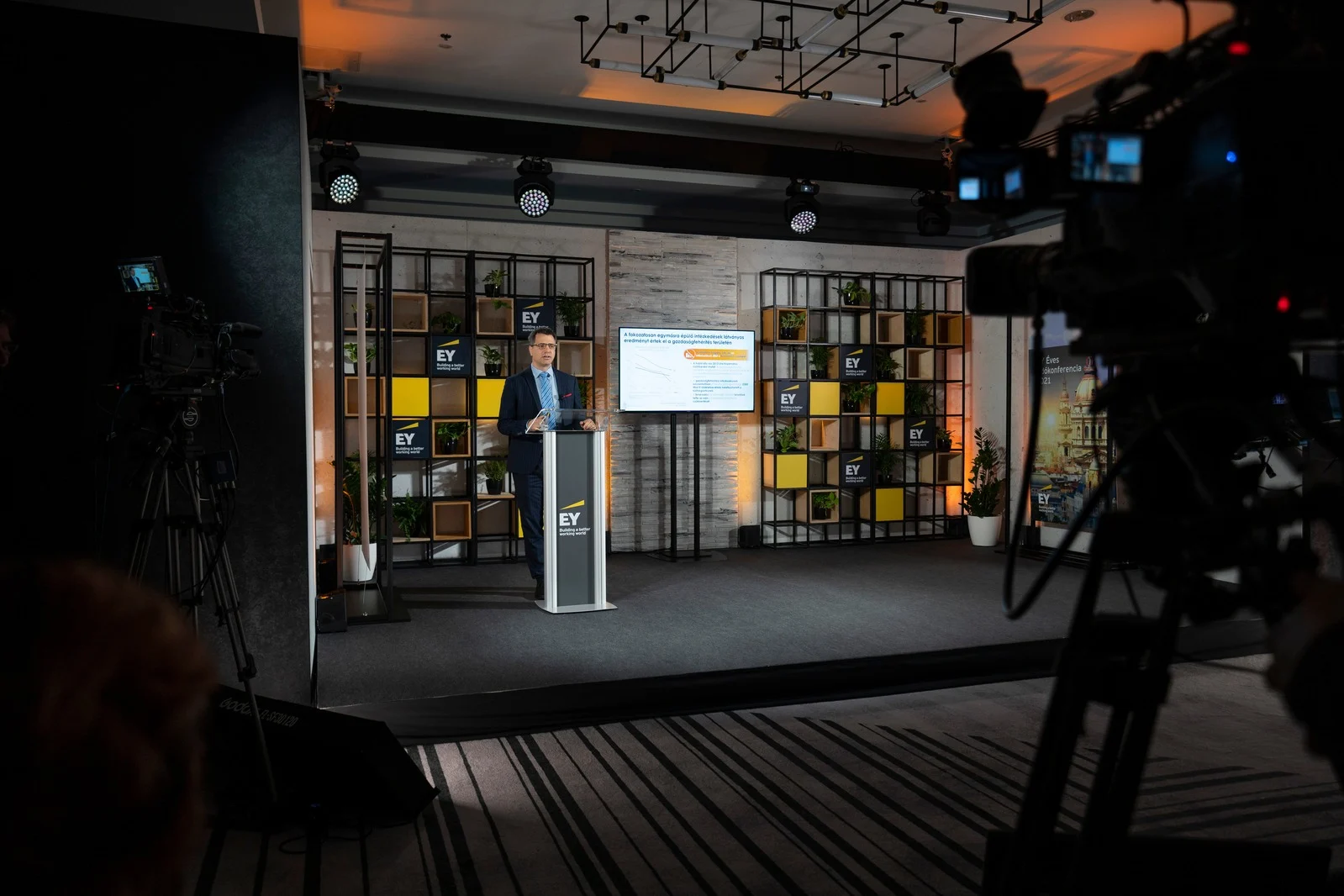 Konferencia színpadkép